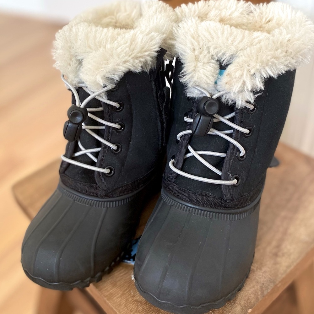 NATIVE Waterproof & Sherpa Lined Boots Little Kid 11